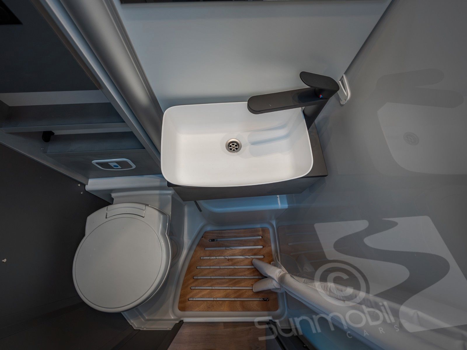 Fahrzeugabbildung Crosscamp EXPDN 7.0 E Peugeot Automatik