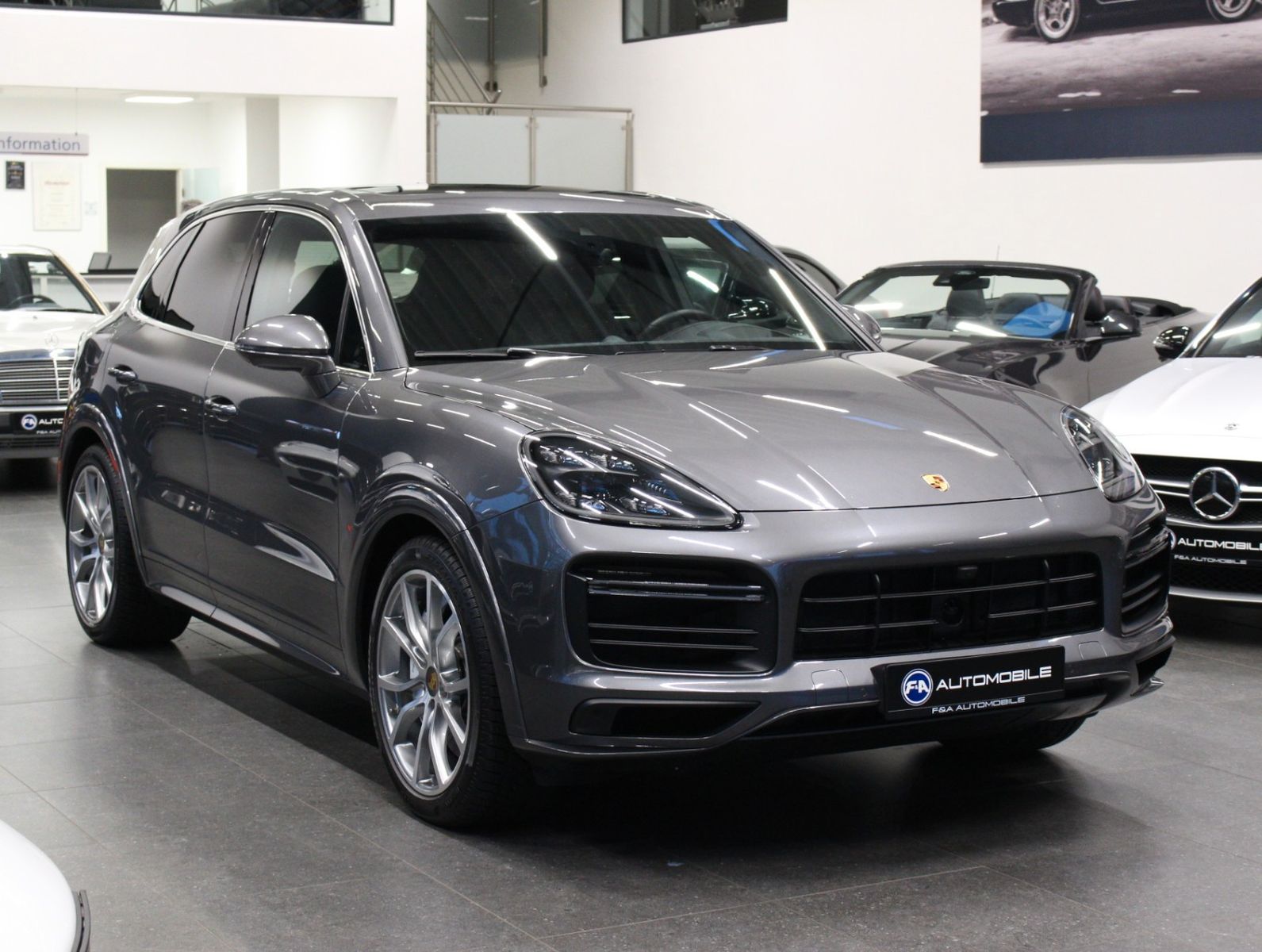 Fahrzeugabbildung Porsche Cayenne Turbo Sport Chrono*Sport Design*VOLL