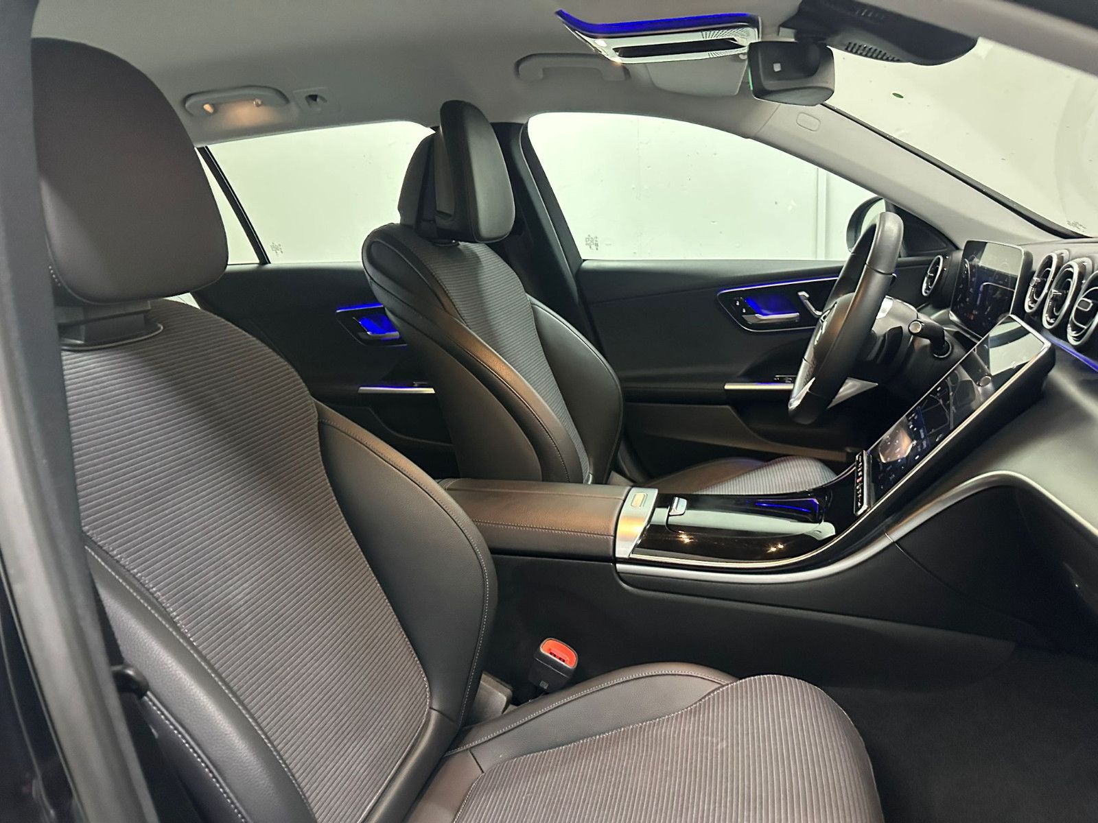 Fahrzeugabbildung Mercedes-Benz C 200 d T Autom. Avantgarde Standheizung