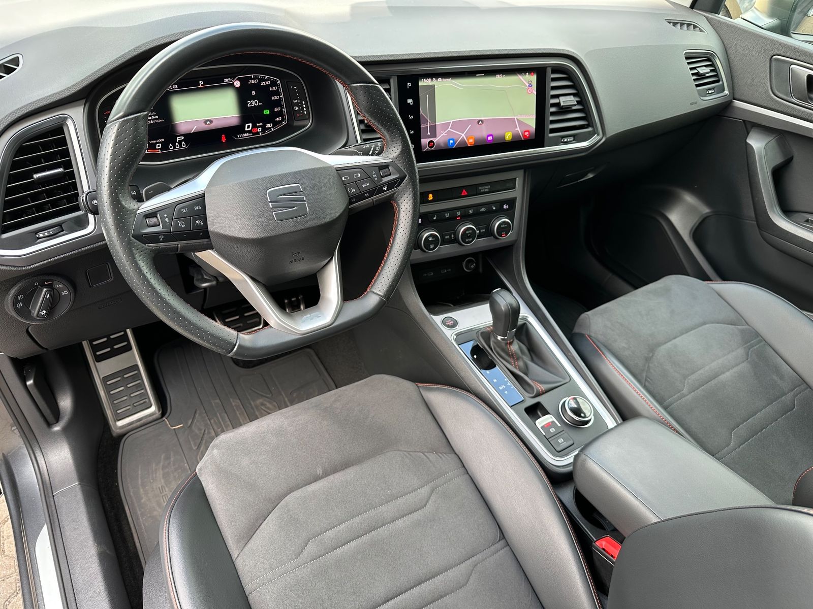 Fahrzeugabbildung SEAT Ateca FR 4Drive 2.0 TSI DSG NAV+LED+KAM+ACC
