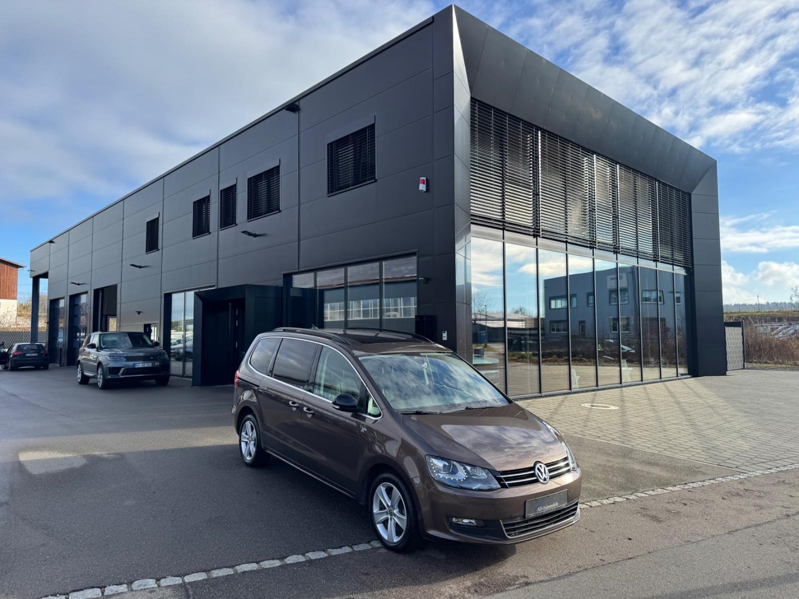 Volkswagen Sharan Match 2.0TDI 4M 6 Sitze Navi AHK Pano LED