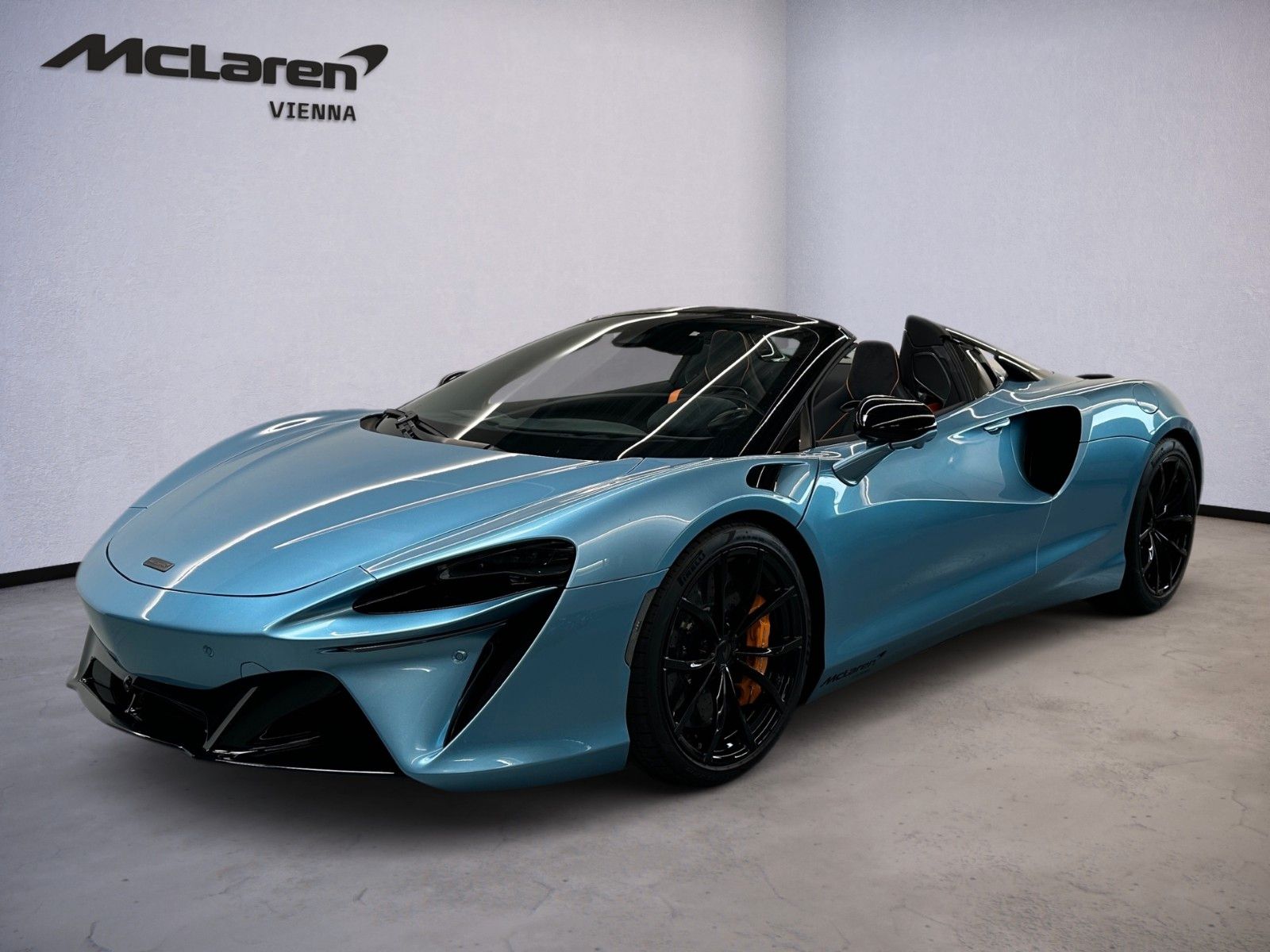 McLaren Artura Spider / MSO Steel Blue / CF Int / B&W