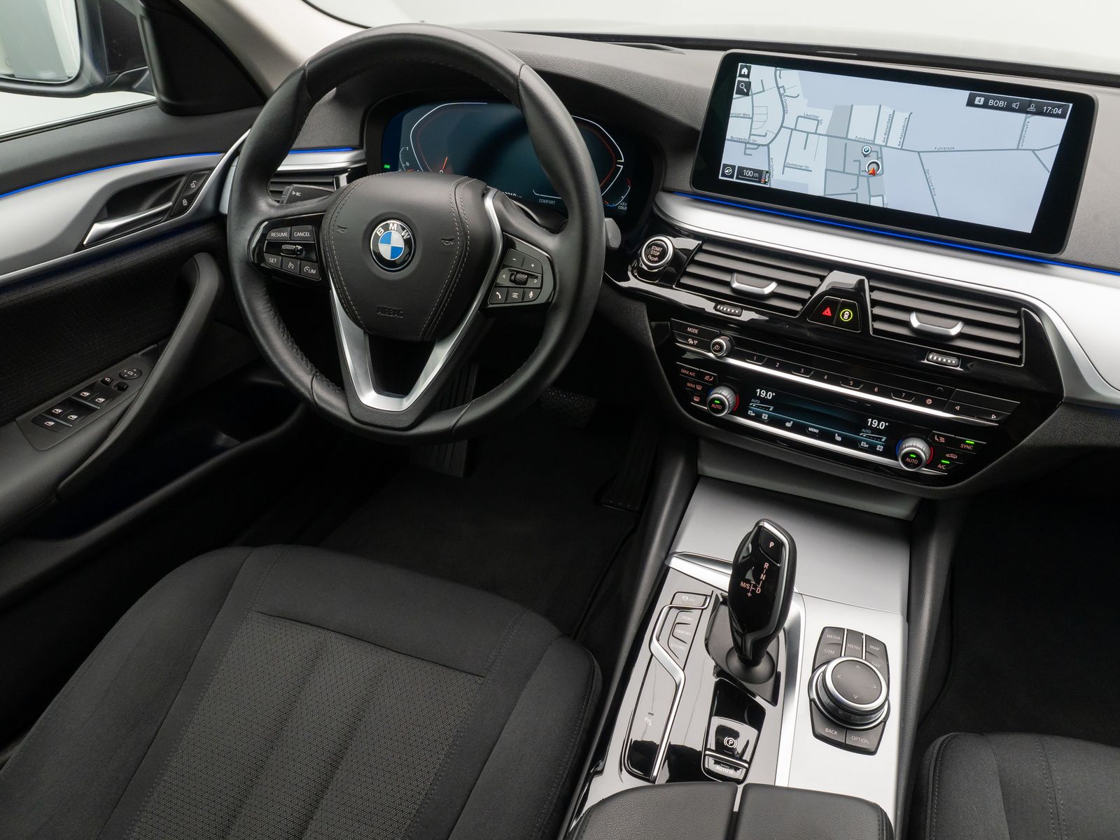 Fahrzeugabbildung BMW 520d xD  DAB Laser HUD Kamera AHK ALarm Komfort