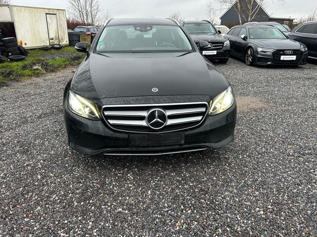 Mercedes-Benz E 220 d T Avantgarde / Navi+LED