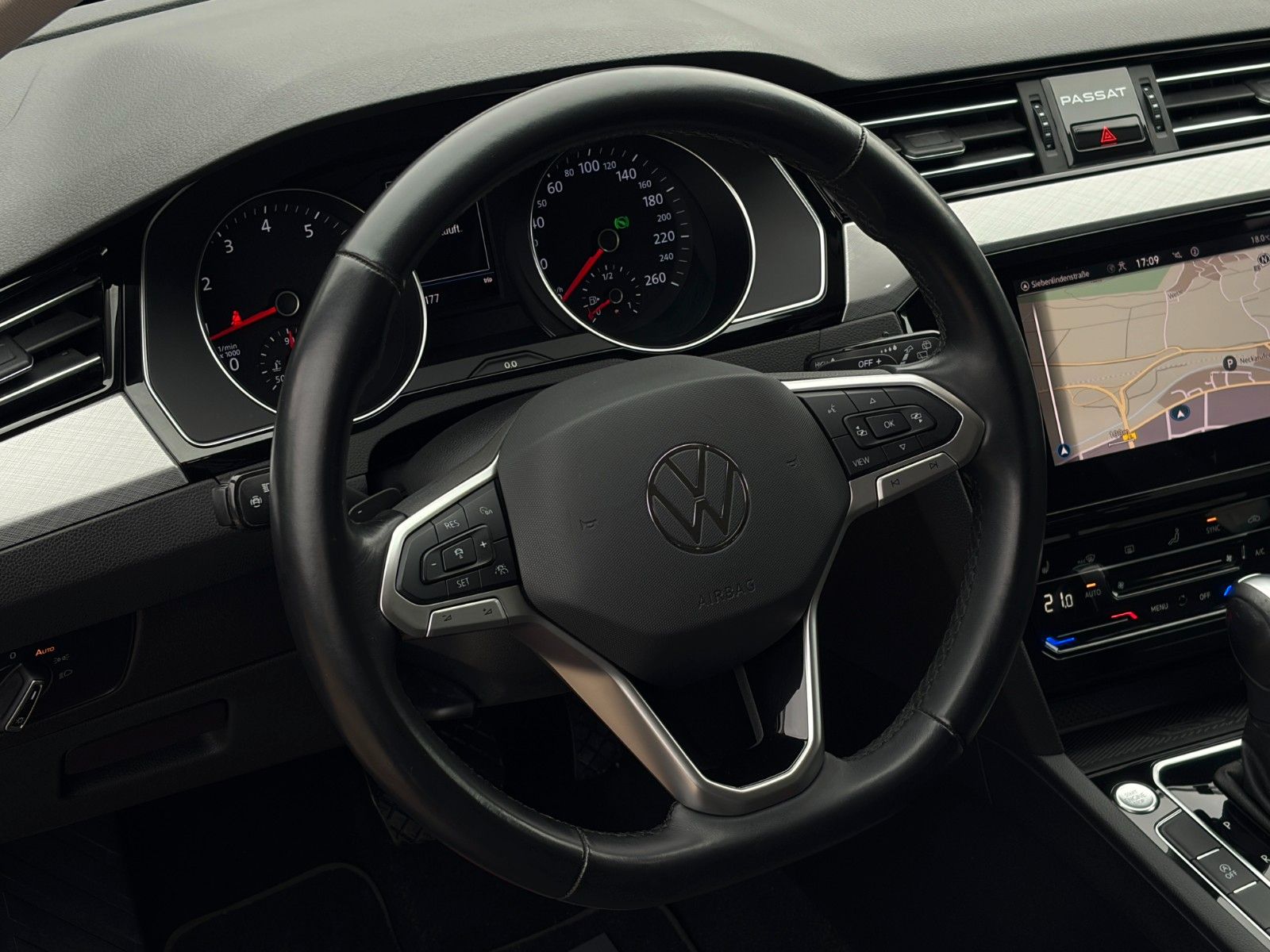 Fahrzeugabbildung Volkswagen Passat Variant 2.0 TSI Buisness Kamera LED ACC