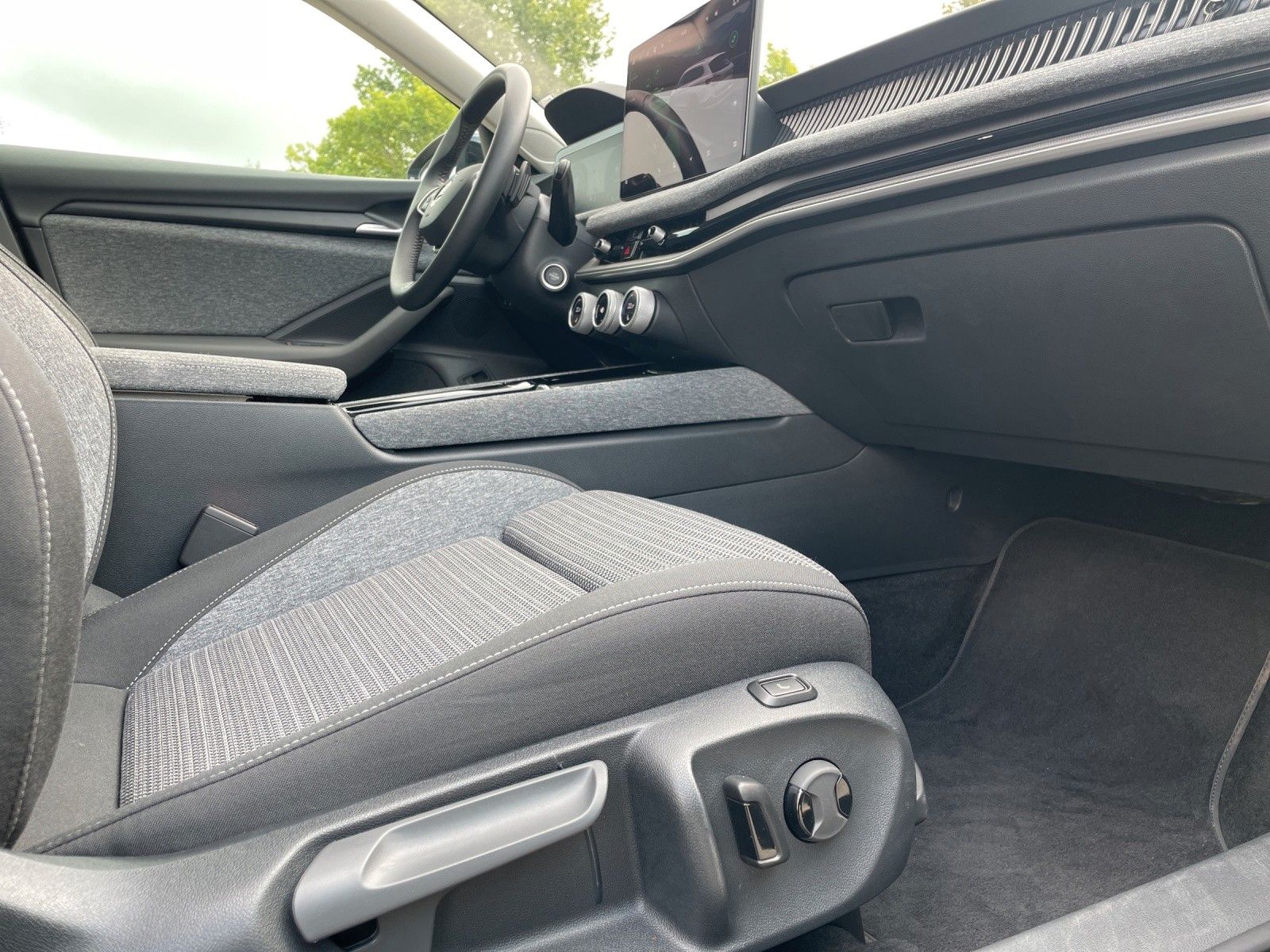 Fahrzeugabbildung SKODA Superb 1.5 TSI mHEV DSG Selection Combi