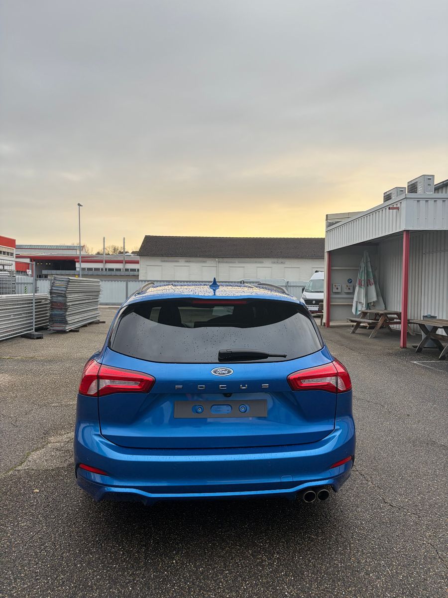 Fahrzeugabbildung Ford Focus 1,5 EcoBlue 88kW ST-Line X Turnier