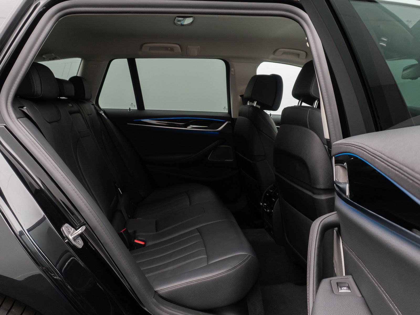 Fahrzeugabbildung BMW 530e Luxury Line 360° Laser DAB H/K SoftCl Sport