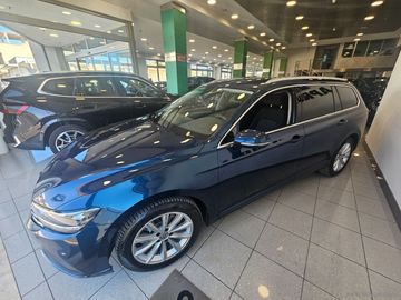 Volkswagen Passat - 4