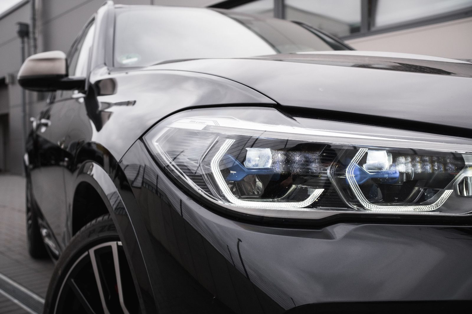 Fahrzeugabbildung BMW X5 M50i-Laser-Komfort-Sitze.Sitzbelüftung