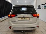 Mitsubishi Outlander PHEV Basis Spirit 4WD - Mitsubishi Outlander: Basis Spirit