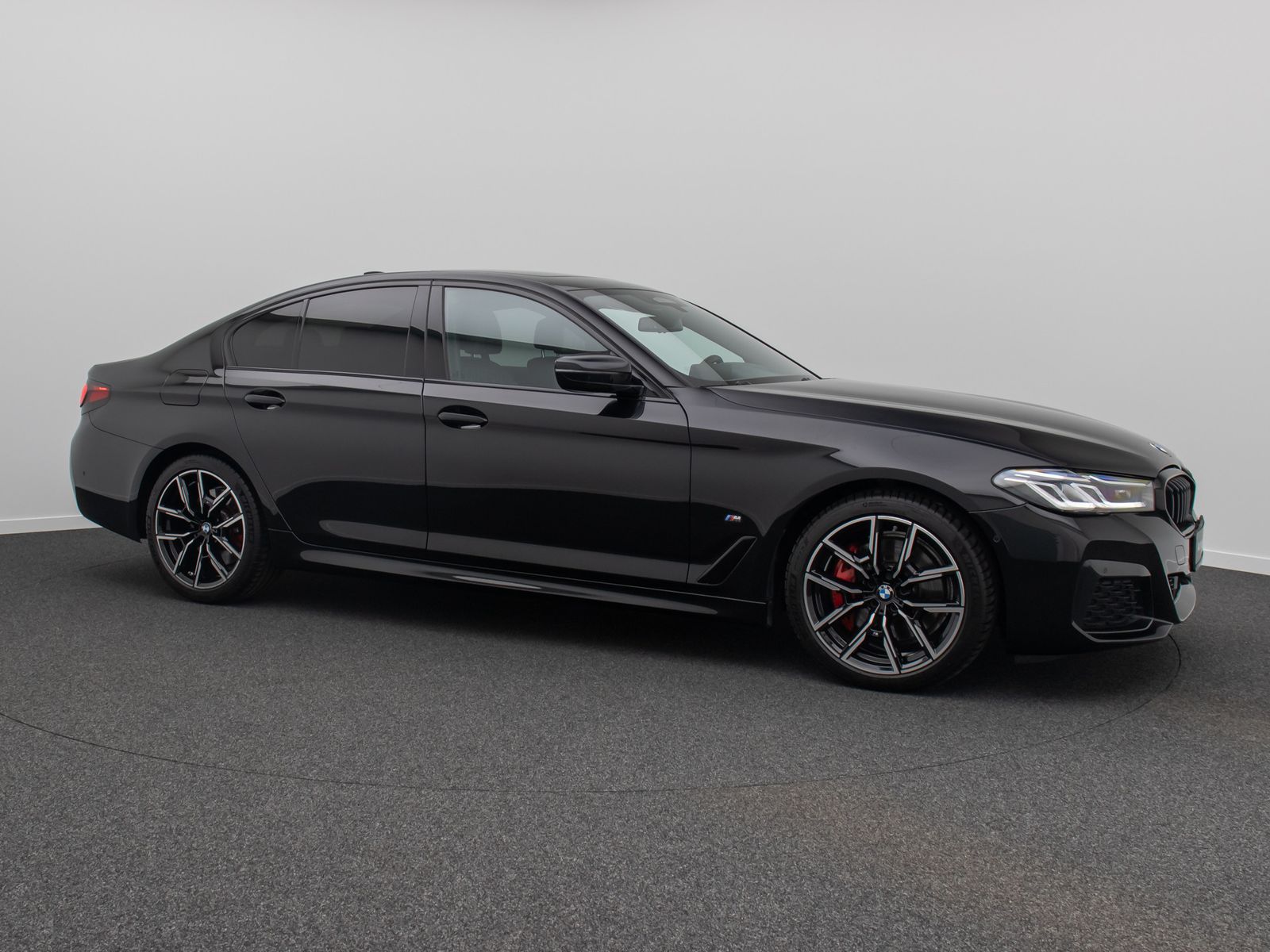 Fahrzeugabbildung BMW 530i M Sport Glasdach Kamera Laser HUD DAB H/K