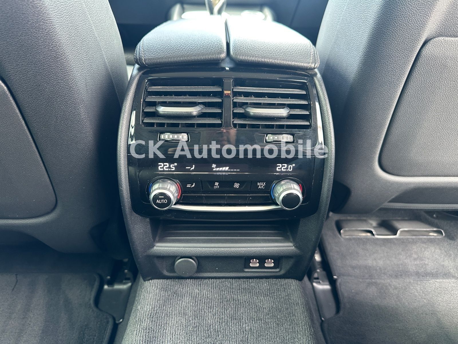 Fahrzeugabbildung BMW 520d Touring/Navi/Leder/Head-Up/Kamera/LED/ACC