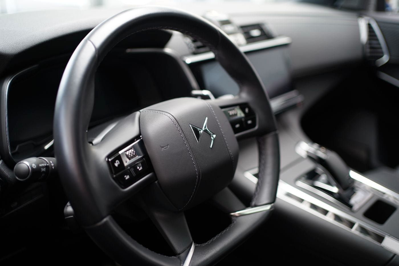 DS Automobiles DS7 BlueHDi 130 EAT8 Opera Focal Panorama Dach imagem 3