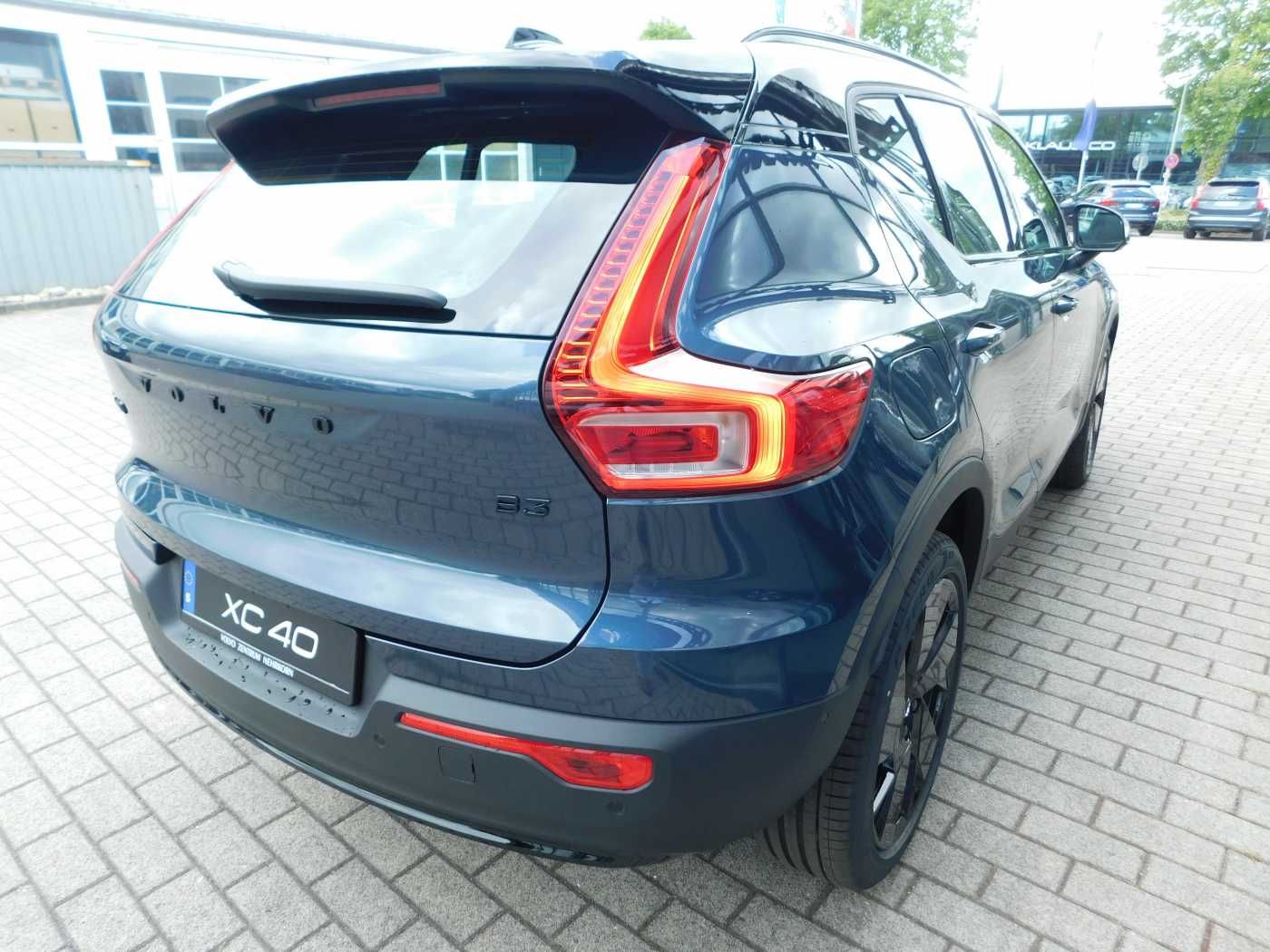 Fahrzeugabbildung Volvo XC40 B3 Plus Black Edition