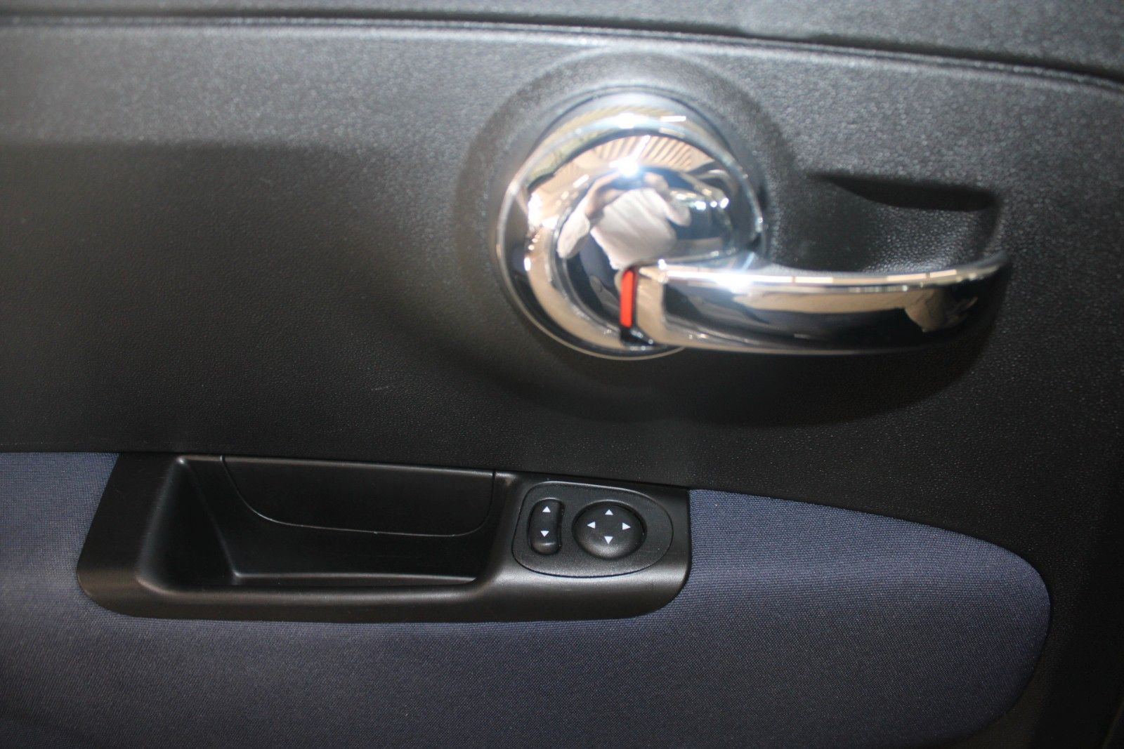 Fahrzeugabbildung Fiat 500 Hybrid CULT KLIMA DAB+ Allwetterreifen Tempo