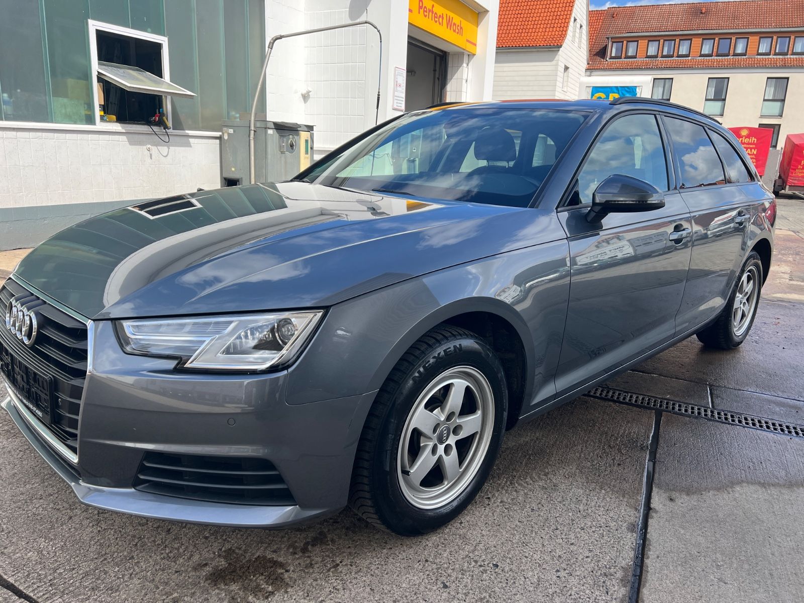Audi A4 - 1