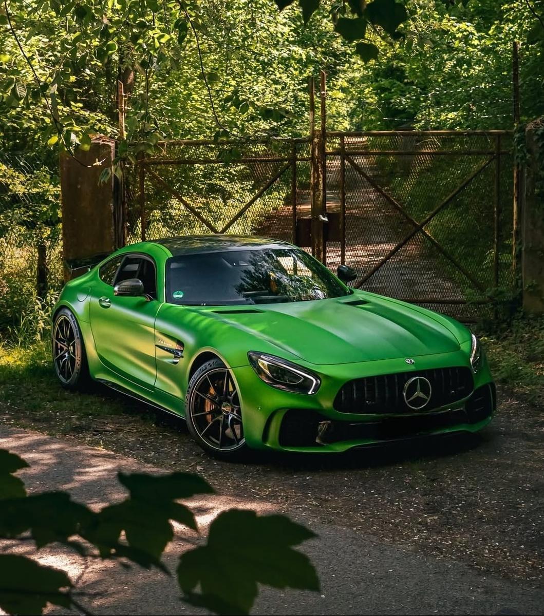 Mercedes-Benz AMG GT R Coupe