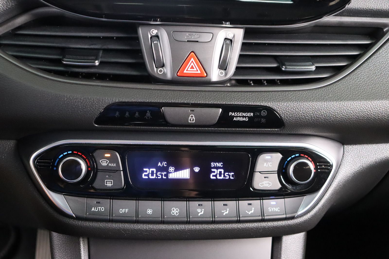 Fahrzeugabbildung Hyundai i30 T- GDi CW Family + * LED * Navi * DAB+ *