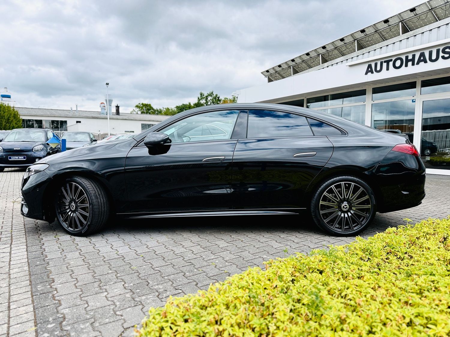 Fahrzeugabbildung Mercedes-Benz CLA 250 + EQ, AMG Plus, Premium Paket, Night Pak