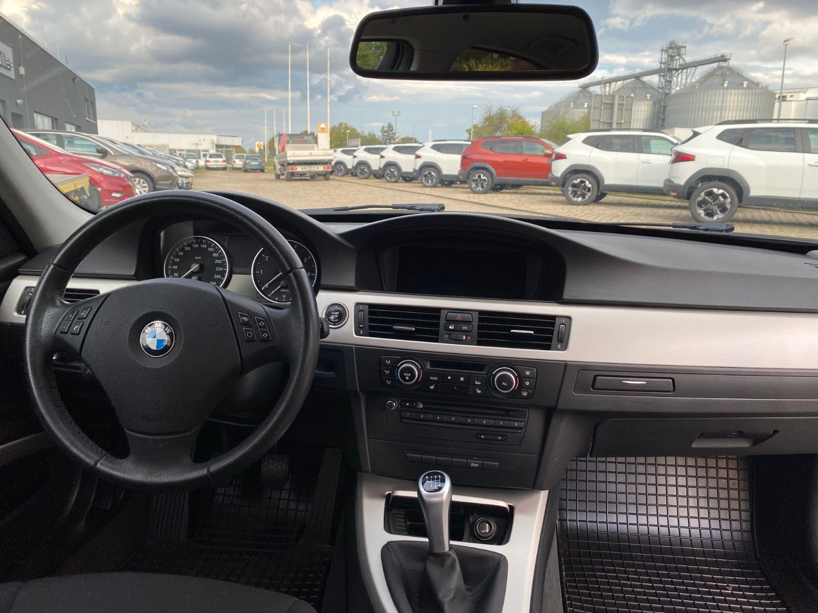Fahrzeugabbildung BMW 318 Baureihe 3 Lim. 318i