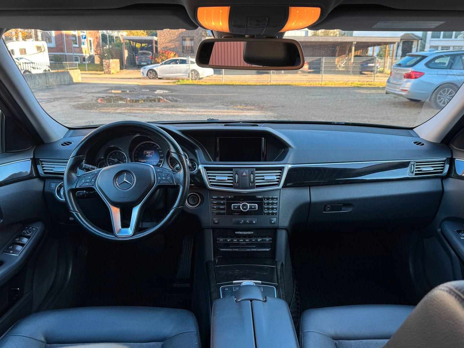 Mercedes-Benz E350 2013 — photo 11