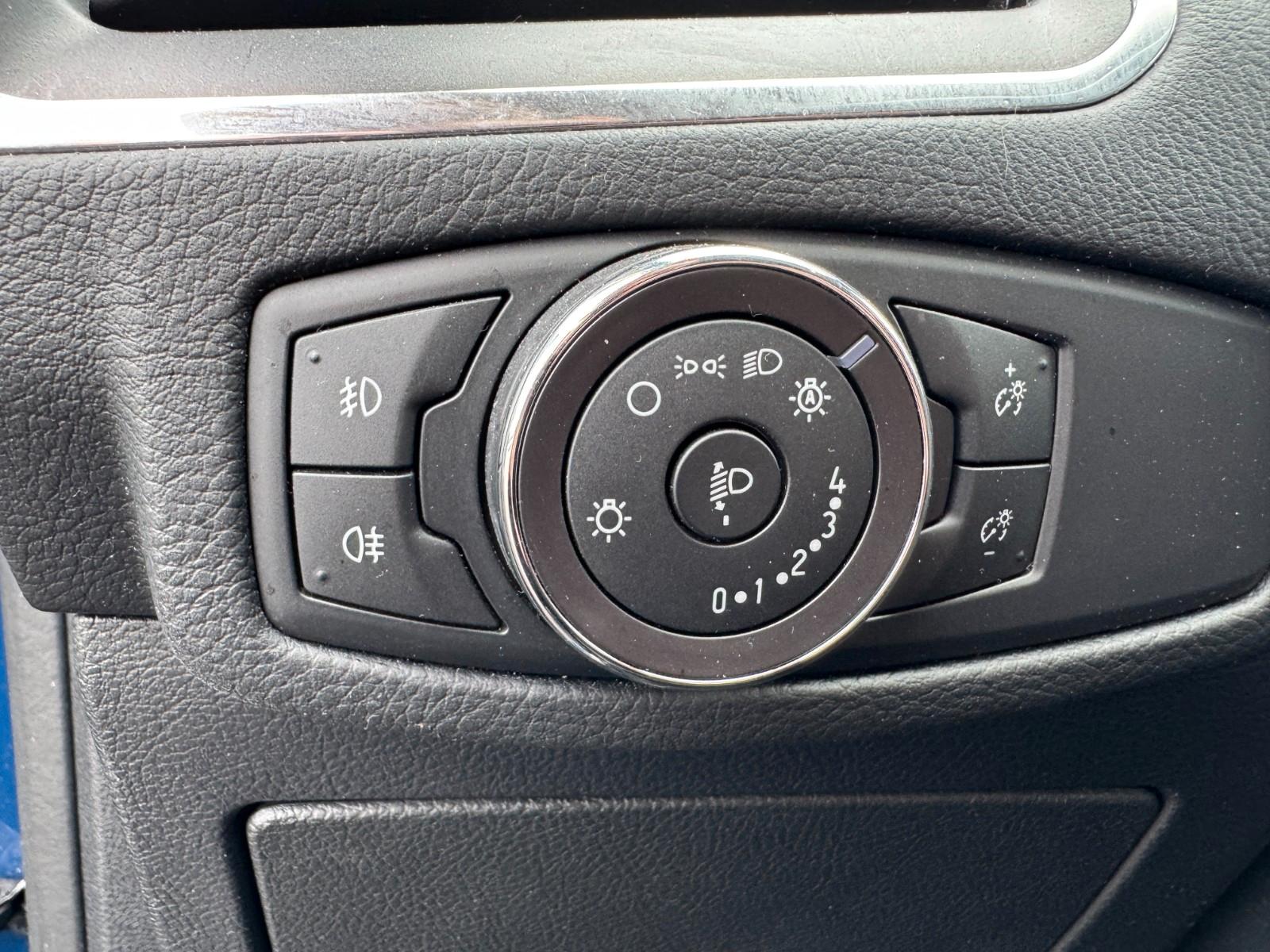 FORD S-MAX 2.0 TDCI 179CH - TITANIUM - BVA - SIÈGES SPORT- GPS -CAMÉRA