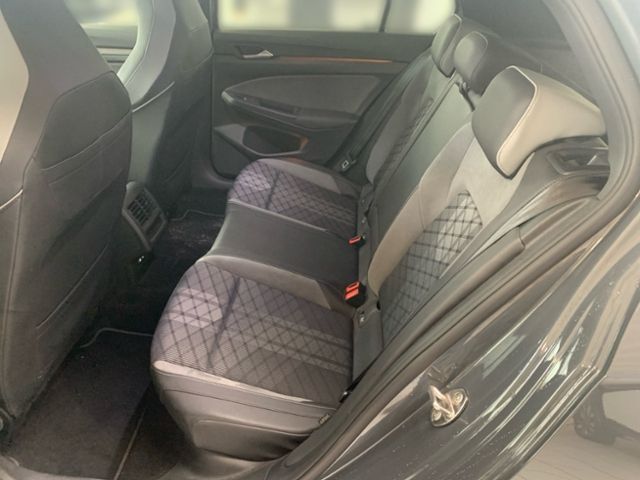 Fahrzeugabbildung Volkswagen Golf R-Line 1,5 l eTSI OPF 110 kW (150 PS) 7-Gan