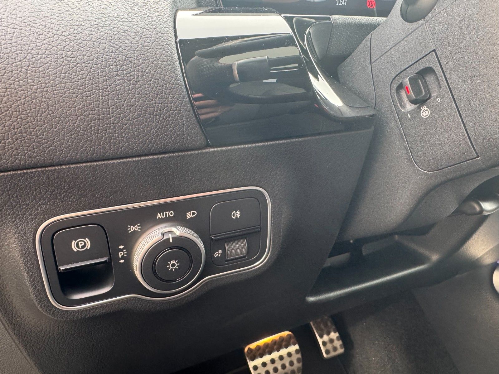 Fahrzeugabbildung Mercedes-Benz GLA 200 AMG+Pano+Distr+Ambiente+Multibeam+