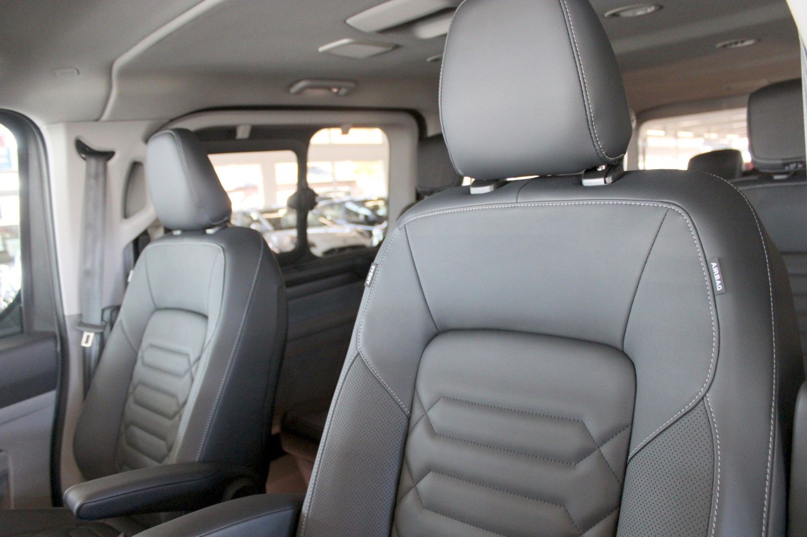 Fahrzeugabbildung Ford Tourneo Custom L1 8-Sitz Titanium Aut. Top Ausst