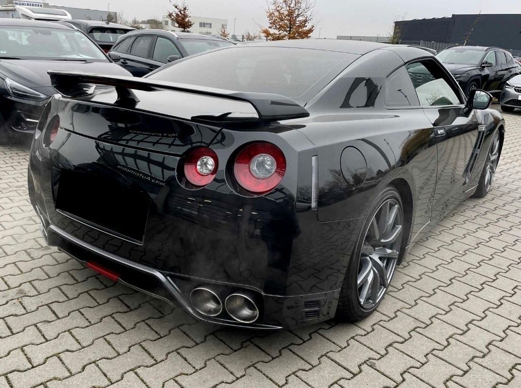 Nissan GT-R