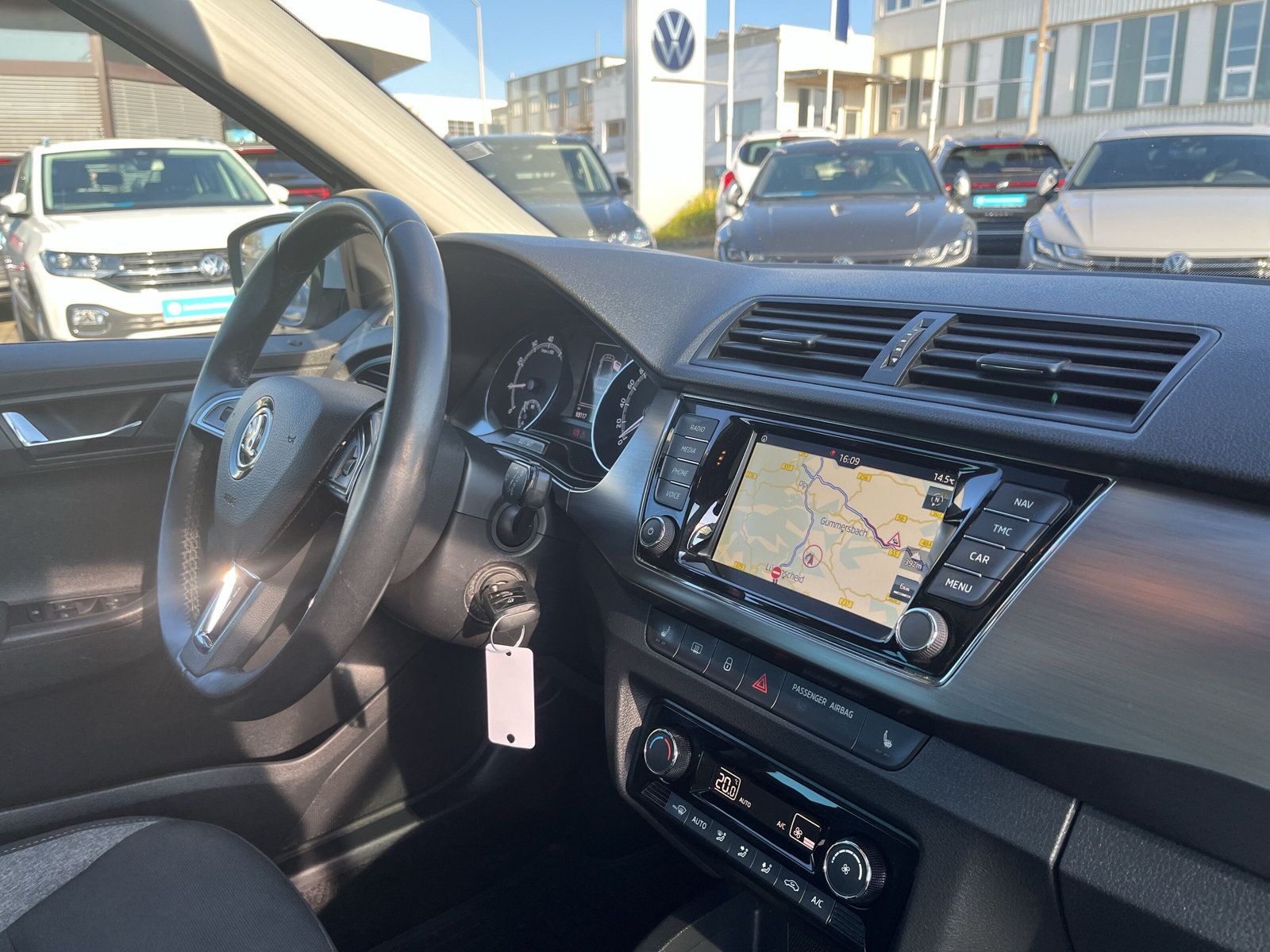 Fahrzeugabbildung SKODA Fabia Combi 1.0 TSI Drive 125 LED PANO KAMERA AC