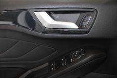 Fahrzeugabbildung Ford Focus 2,0 EcoBlue ST-Line Turnier LED ACC uvm.