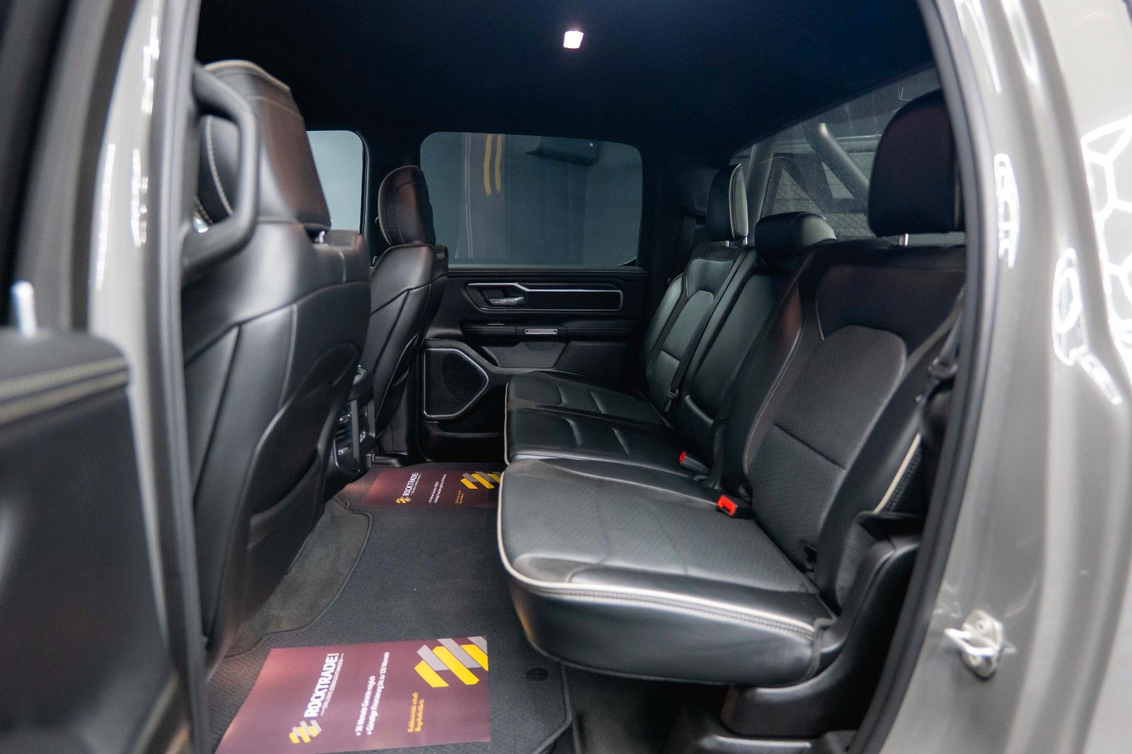 Fahrzeugabbildung Dodge RAM 5.7 V8 HEMI 4x4 NIGHT Laramie ARMY STYLE 19%