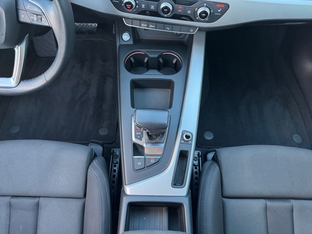 AUDI A4 2023