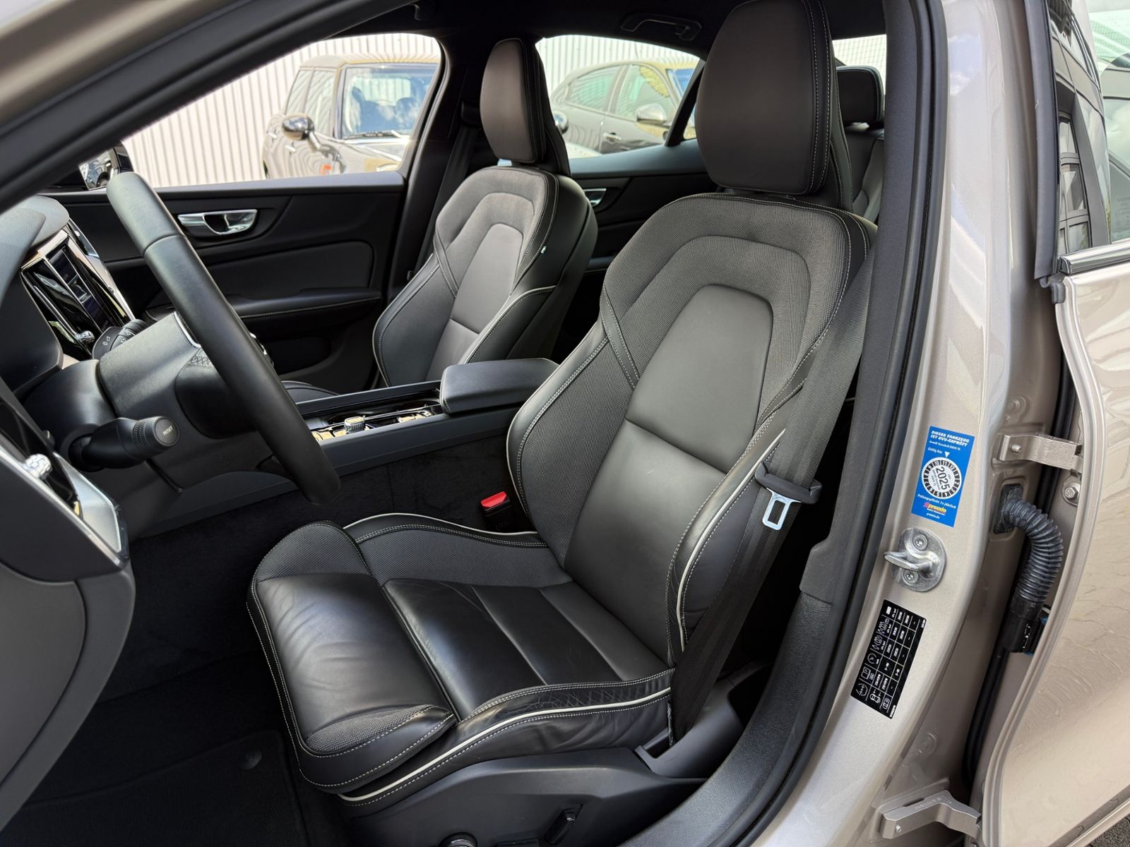 Fahrzeugabbildung Volvo S60 B5 Plus Dark AWD LED ALU