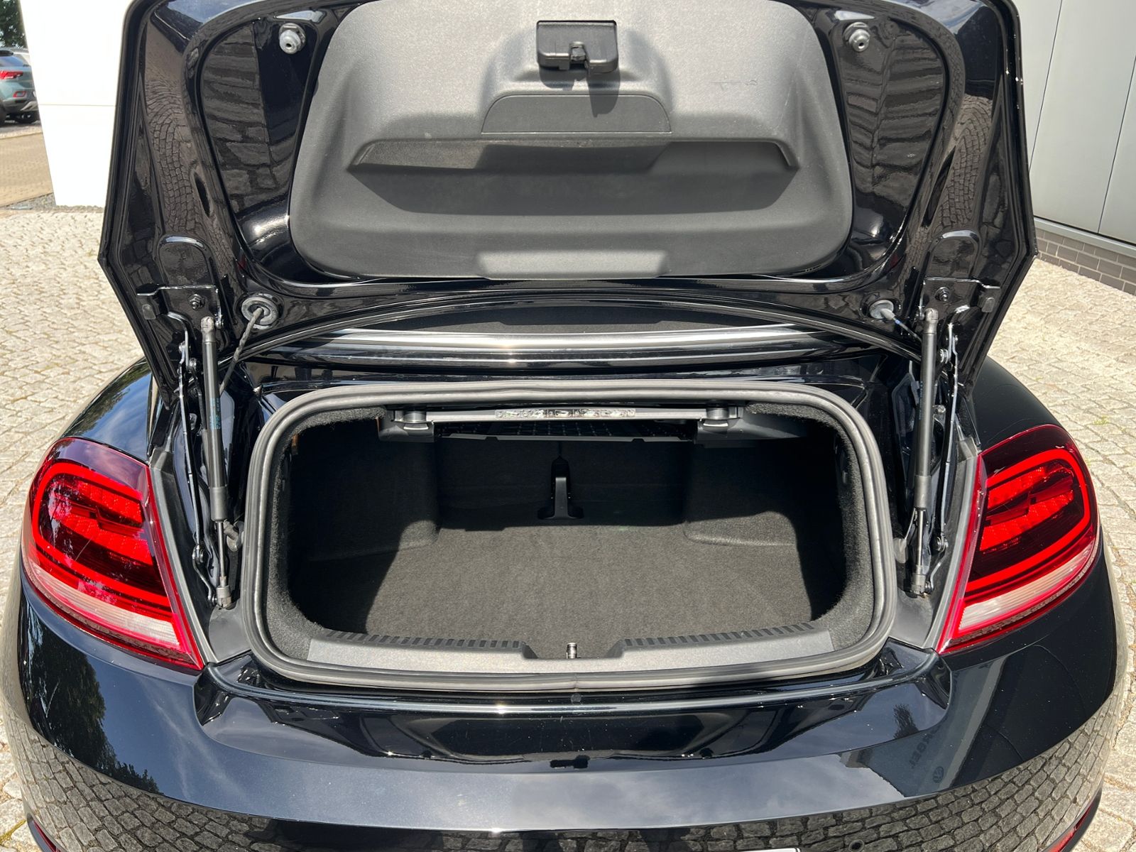 Fahrzeugabbildung Volkswagen Beetle Cabrio Dune 2.0 TDI DSG *Xenon, Navi, Sit