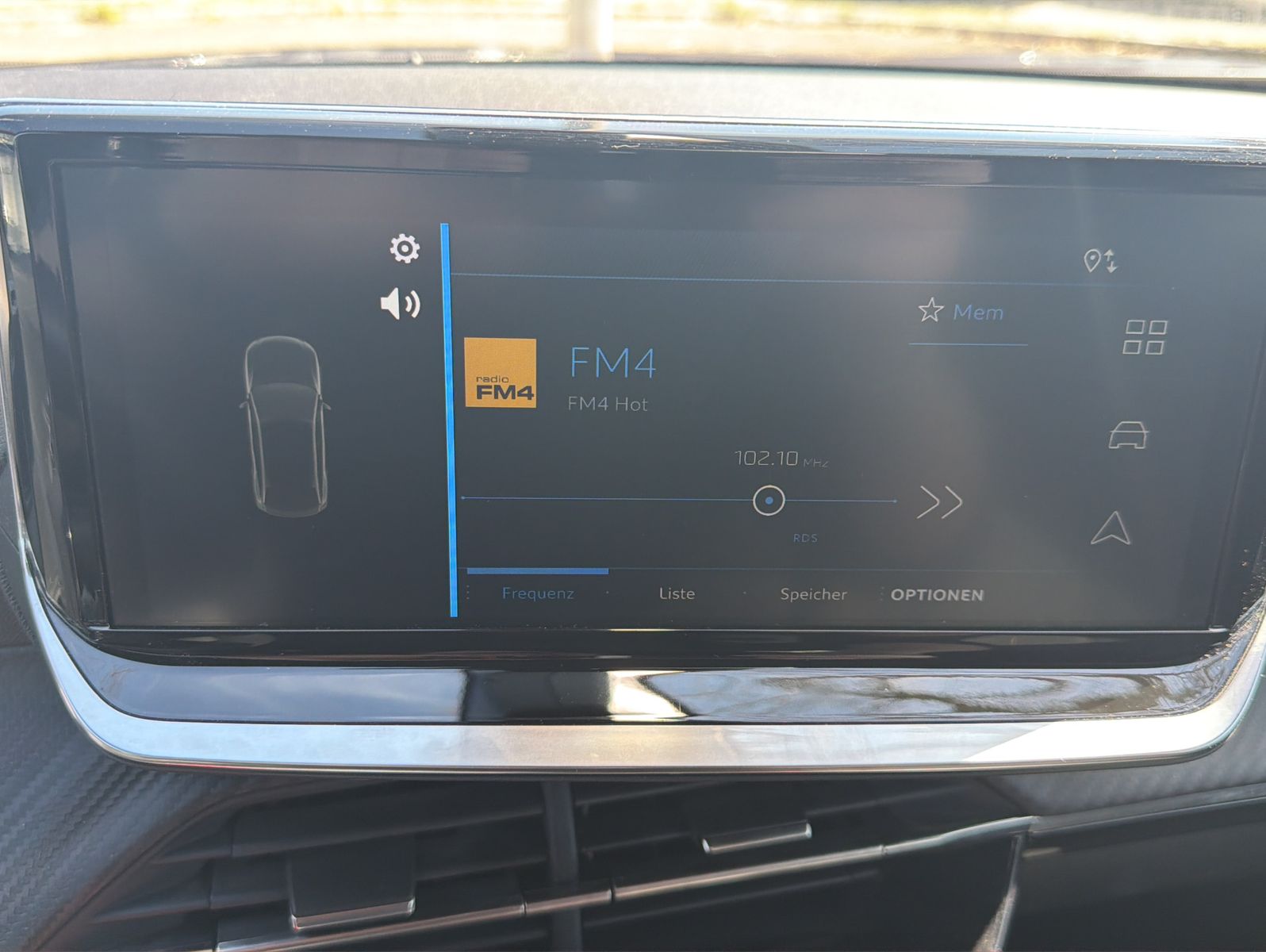 Fahrzeugabbildung Peugeot 2008 Hybrid 136 PS Style