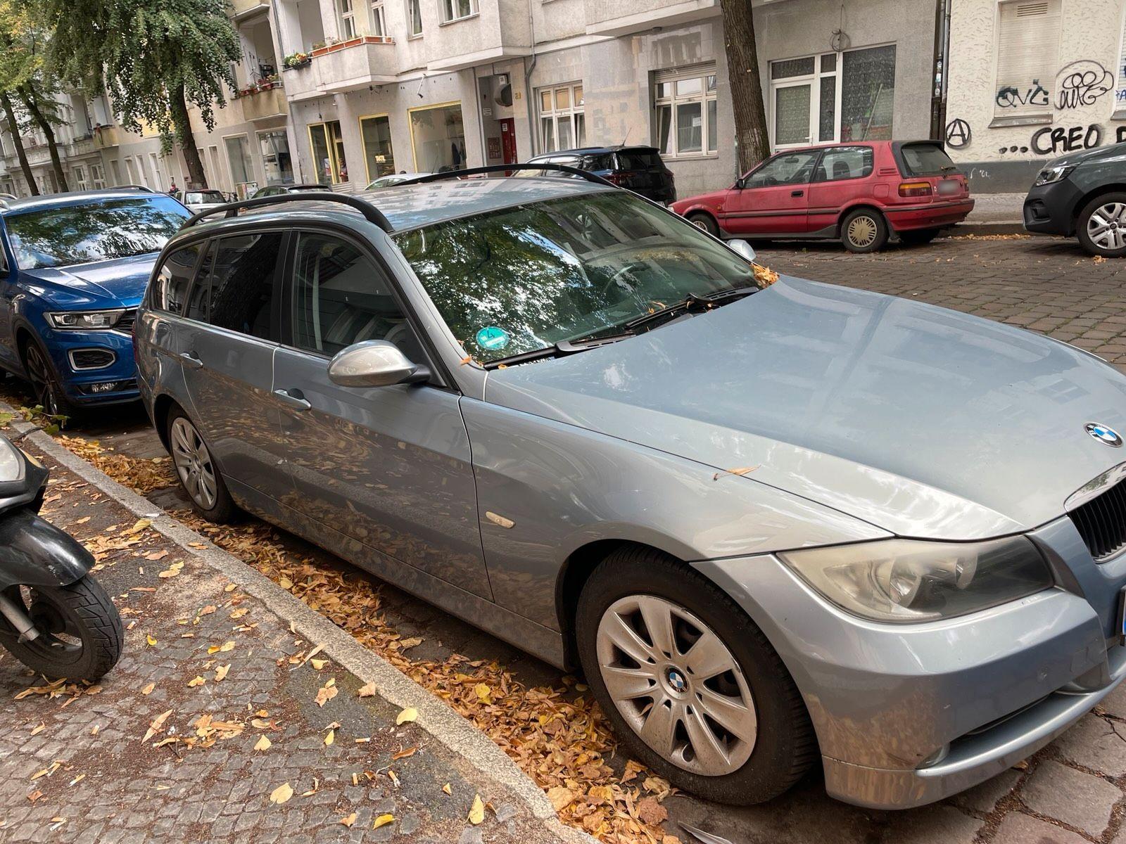 BMW 318 2006 — вигляд ззаду