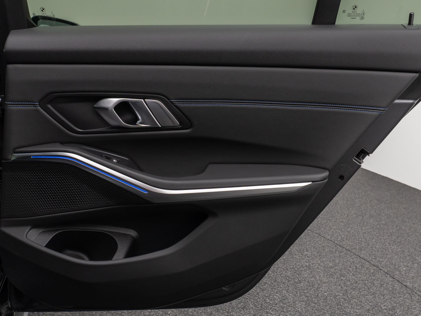 Fahrzeugabbildung BMW 320d M Sport Kamera HUD HiFi Stop&Go AHK Alarm