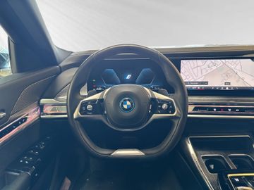 BMW 750 - 12