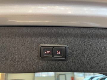 Audi Q3 design quattro *BI-XENON*PDC*NAVI*SHZ*MFL*LED