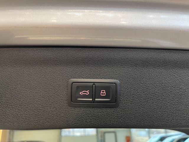 Audi Q3 design quattro *BI-XENON*PDC*NAVI*SHZ*MFL*LED