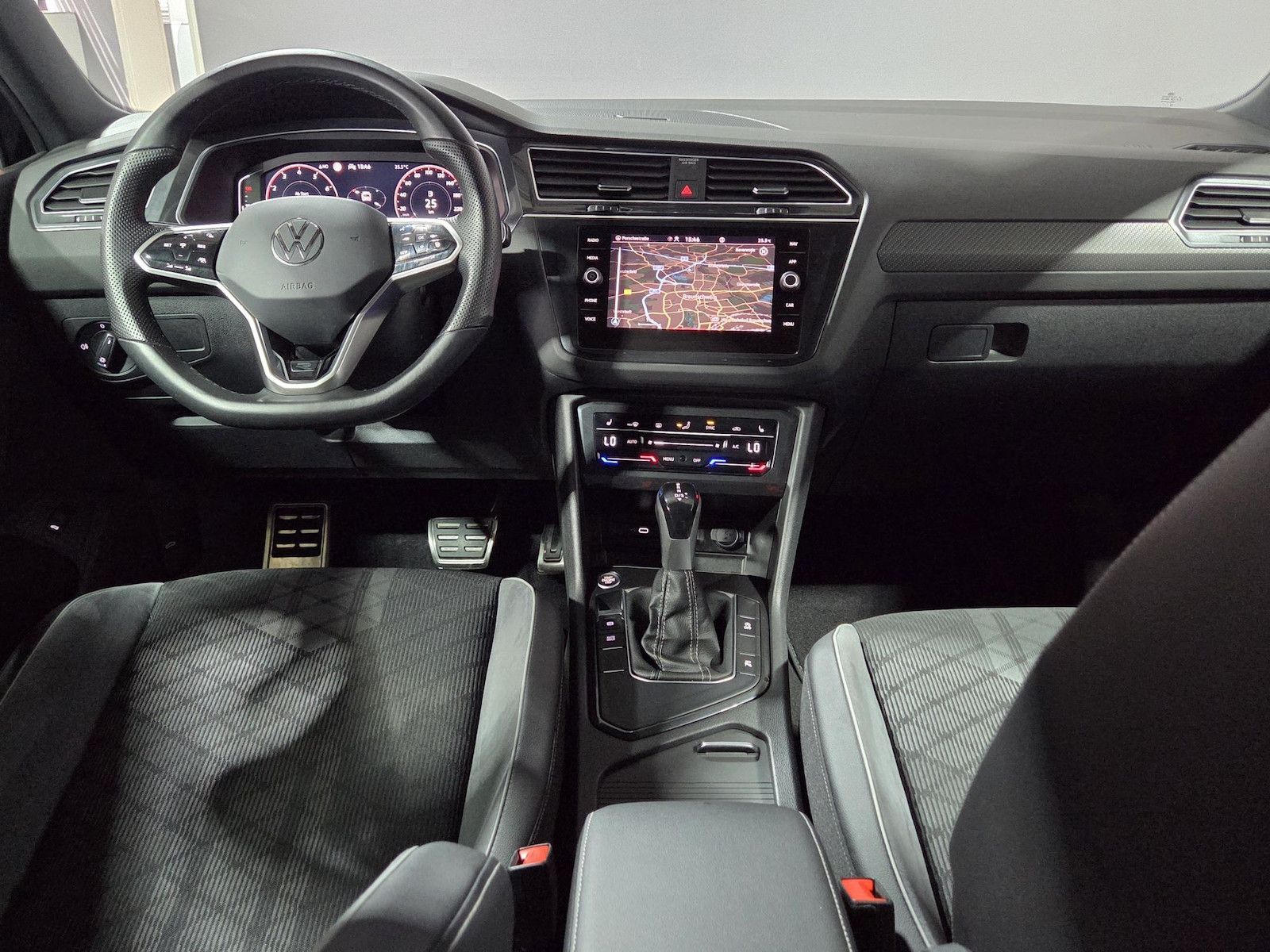 Volkswagen Tiguan 1.5 TSI DSG R-Line*BLACK*LED*NAVI*KAMERA foto 14