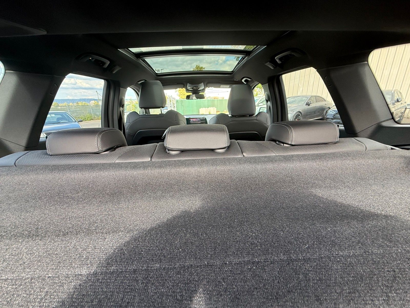 BMW iX1 30 xDRIVE xLINE PANO 19 LEDER AHK LED foto 22