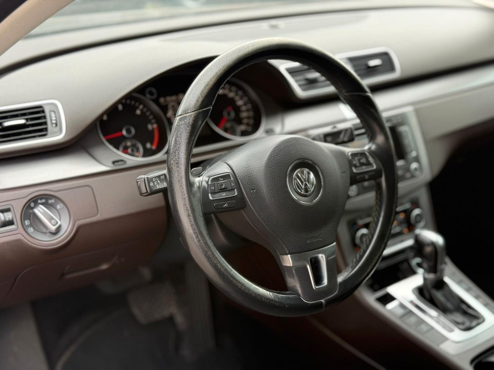 Volkswagen Passat 2011 — photo 14