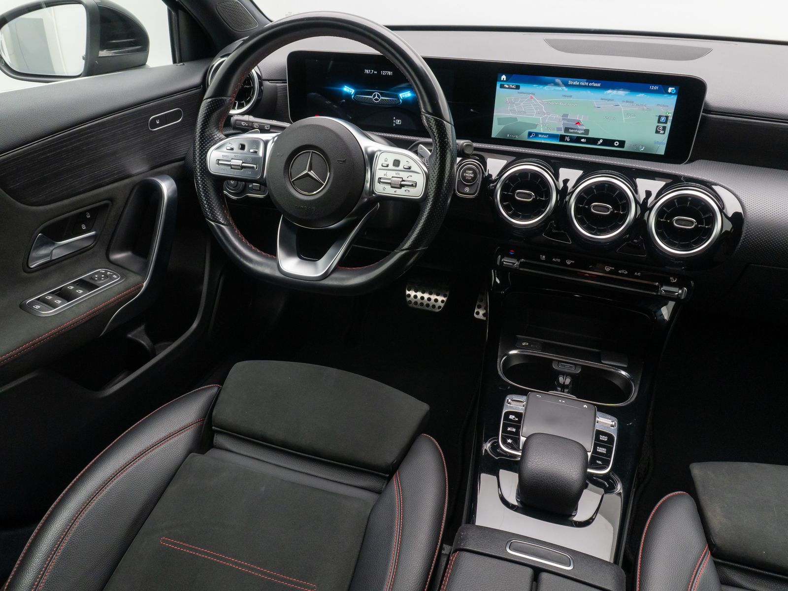 Fahrzeugabbildung Mercedes-Benz A250 AMG Line Kamera AHK Alarm Sportsitz 18Zoll