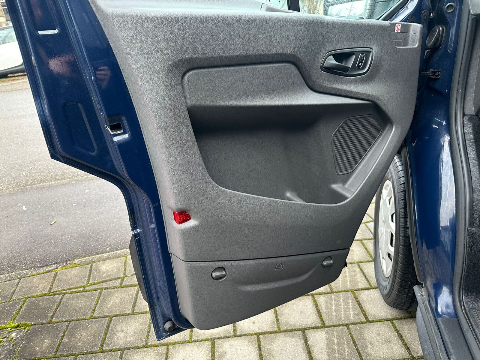 Fahrzeugabbildung Ford Transit E 390  L3H2 *KeyFree*NAVI*HOLZBODEN