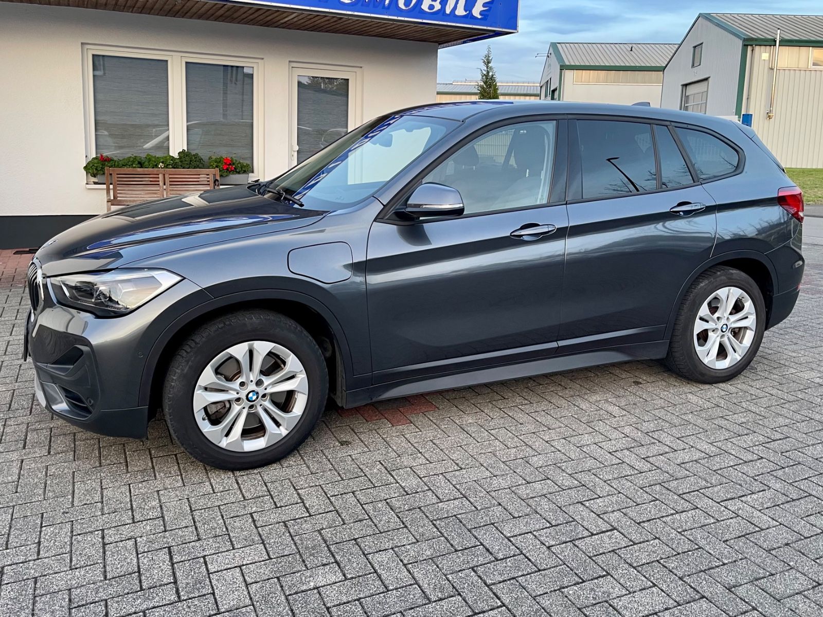 BMW X1 xDrive 25 e Advantage,LED,NAVI,PDC imagem 2