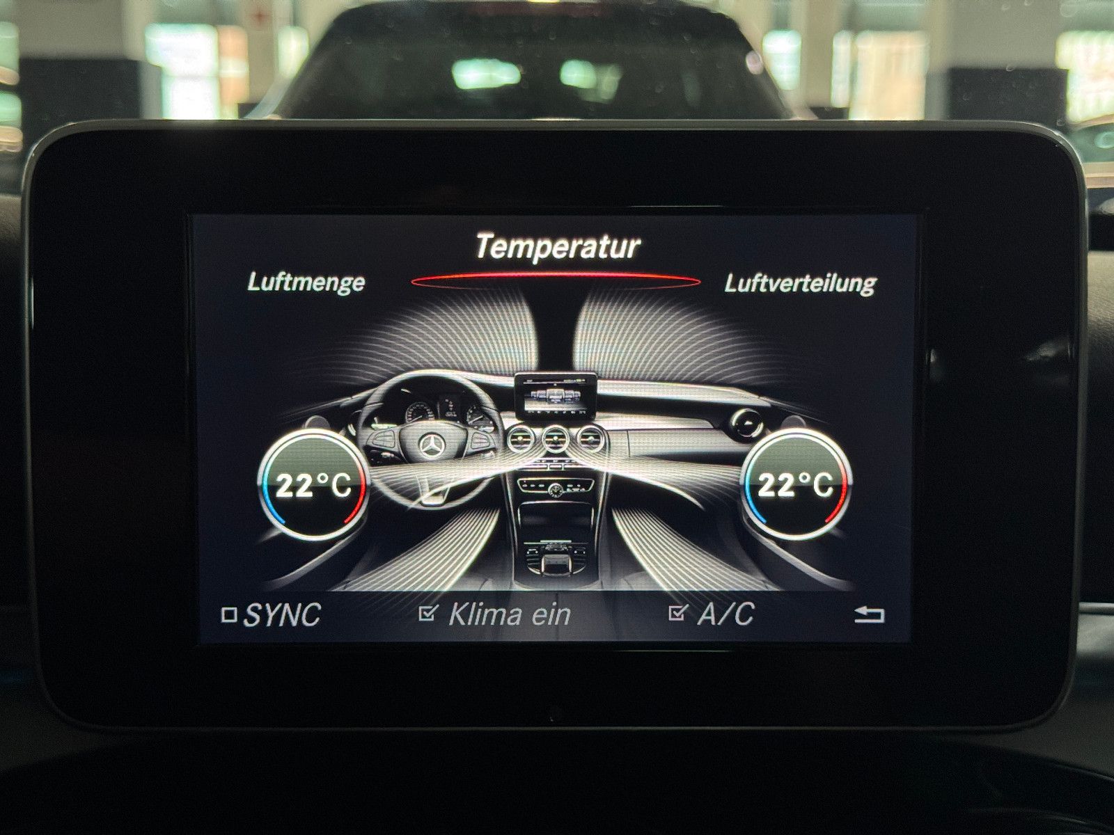 Fahrzeugabbildung Mercedes-Benz C 180 T CGI 9GT 2X AVANTGARDE PANO ILS NAVI AHK